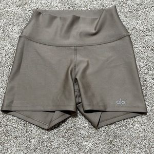alo workout shorts